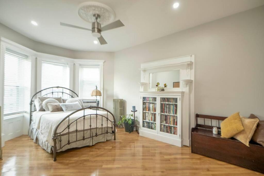 A Charming 4 Bd Garden Oasis Brick Townhouse Apartment *