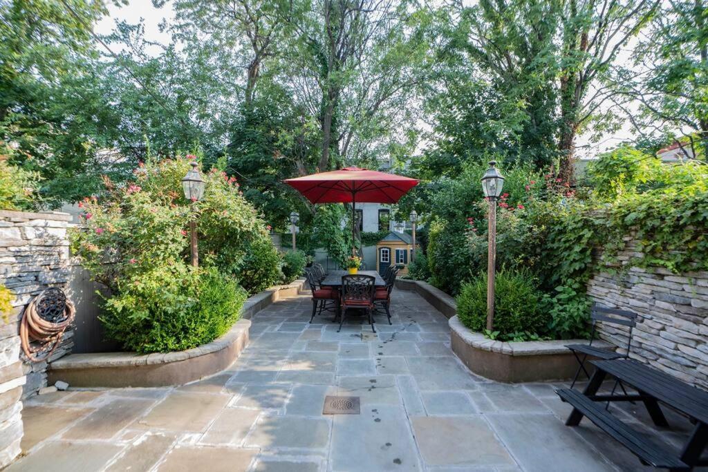 A Charming 4 Bd Garden Oasis Brick Townhouse